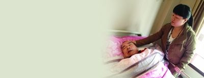 趙靜霞把老父親搬進(jìn)養(yǎng)老院照顧。