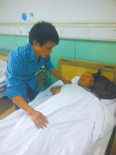 女子患肺癌不愿拖累兒子 忍痛告知其非親生秘密 女子患肺癌不愿拖累兒子 忍痛告知其非親生秘密