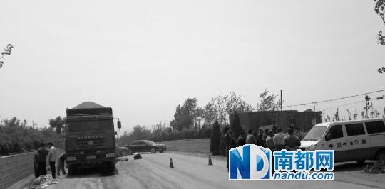 河北武安執(zhí)法人員查超載碾死車(chē)主 稱其自行鉆入 河北武安執(zhí)法人員查超載碾死車(chē)主 稱其自行鉆入