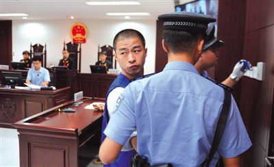 宣判后，馬凱被帶出法庭時(shí)，沖著旁聽席上的姐姐喊道：“照顧好媽”。