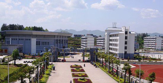 湖南龍山一中學(xué)被指按成績(jī)“三六九等”收學(xué)費(fèi) 湖南龍山一中學(xué)被指按成績(jī)“三六九等”收學(xué)費(fèi)