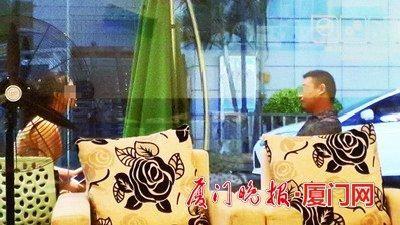 謝某約本報(bào)女記者在廈大附近一家咖啡廳見(jiàn)面，侃侃而談