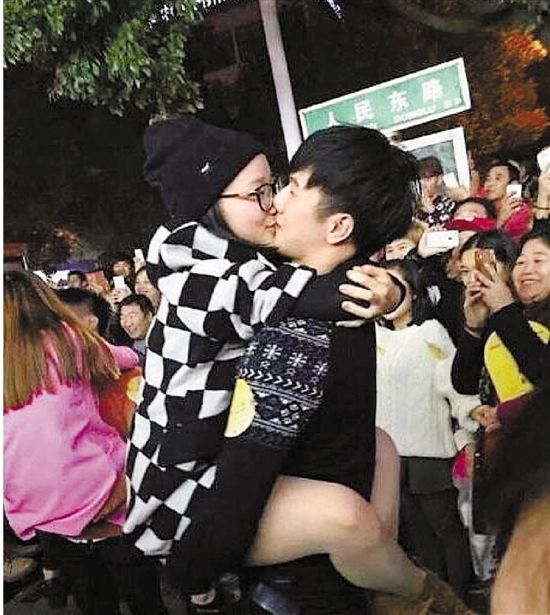 雖只是縣城的比賽，但水準(zhǔn)著實(shí)不低，居然有選手采用考拉式。