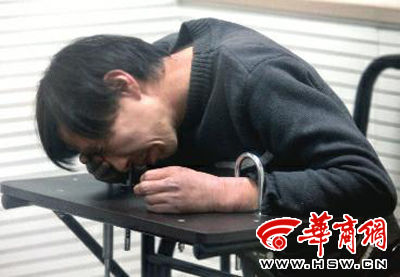 3月29日，多次騷擾孕婦的賈某在公安蓮湖分局接受訊問