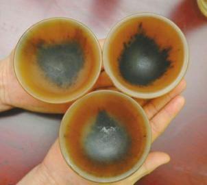 要價(jià)20萬元的犀牛角碗。