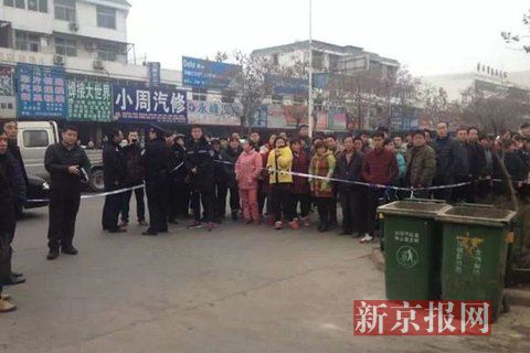 亳州路邊垃圾桶內(nèi)驚現(xiàn)碎尸。網(wǎng)友供圖