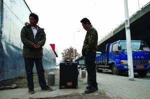 農(nóng)民工撿到13萬糾結3天還給失主 農(nóng)民工撿到13萬糾結3天還給失主