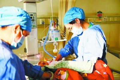 4歲男童捐獻(xiàn)心臟 3月大嬰兒成最小“換心人” 4歲男童捐獻(xiàn)心臟 3月大嬰兒成最小“換心人”