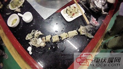 拼出魚(yú)骨，推斷魚(yú)沒(méi)有3斤8兩。 本報(bào)記者 平索茜 攝