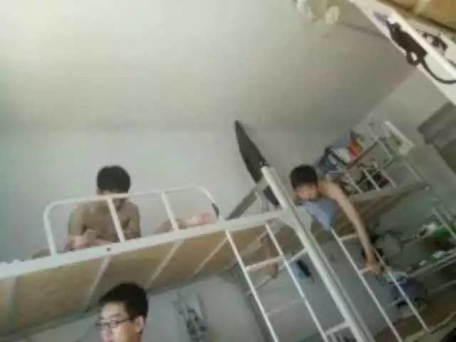這個學(xué)校的男生宿舍火了！女同學(xué)都喊著要嫁