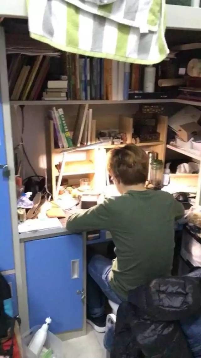 這個學(xué)校的男生宿舍火了！女同學(xué)都喊著要嫁