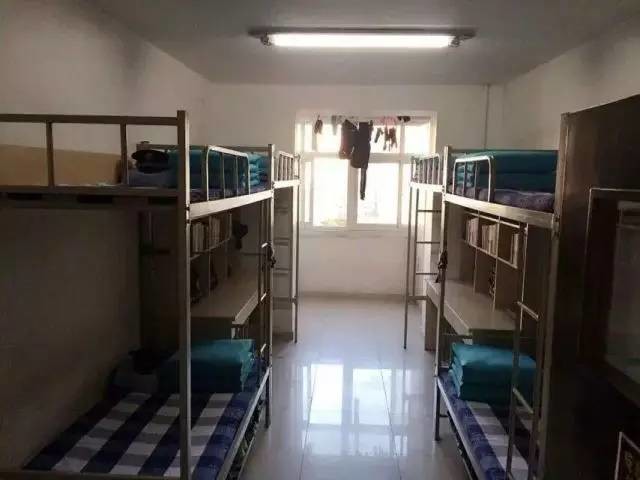 這個學(xué)校的男生宿舍火了！女同學(xué)都喊著要嫁