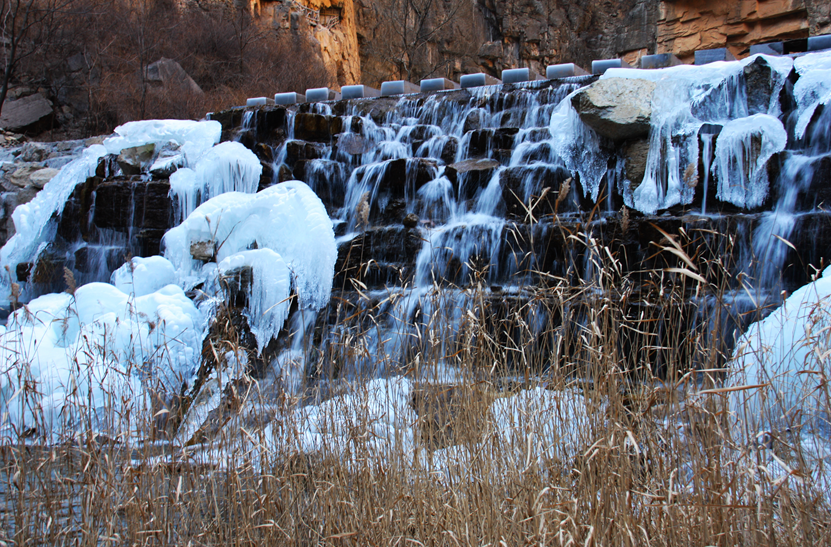 冬天來通天峽看冰掛吧!景區(qū)門票半價優(yōu)惠哦。