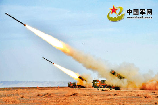 某新型火箭炮實(shí)施精確打擊。劉文峰攝