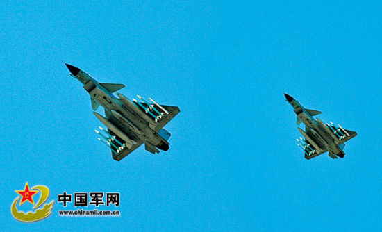 戰(zhàn)機升空開展對抗訓練。肖燕錦攝