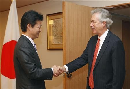 10月15日上午，日本外相玄葉光一郎與到訪的美國常務助理國務卿伯恩斯在日外務省舉行了會談。