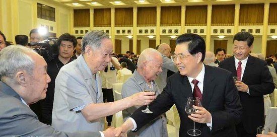 黨和國家領(lǐng)導(dǎo)人接見軍隊離退休干部代表 黨和國家領(lǐng)導(dǎo)人接見軍隊離退休干部代表