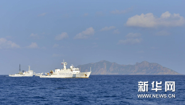 在釣魚島海域巡航的中國海監(jiān)75船(右)責(zé)令日船立即離開我國領(lǐng)海 在釣魚島海域巡航的中國海監(jiān)75船(右)責(zé)令日船立即離開我國領(lǐng)海