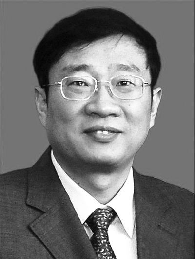 殲-15飛機(jī)研制現(xiàn)場(chǎng)總指揮羅陽(yáng)，因突發(fā)急性心梗殉職，享年51歲