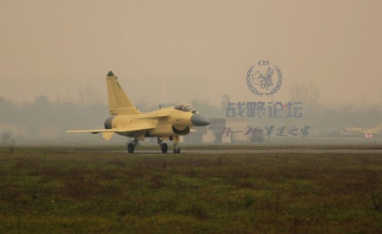 網(wǎng)友拍攝到的殲-10B戰(zhàn)機試飛照 網(wǎng)友拍攝到的殲-10B戰(zhàn)機試飛照