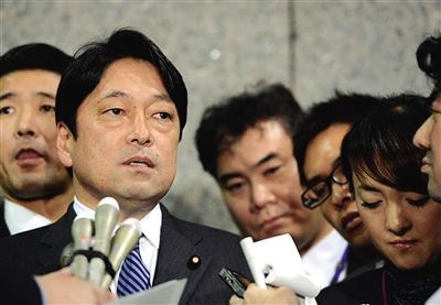 2月5日晚，日本防衛(wèi)省大臣小野寺召開(kāi)緊急記者會(huì)，公開(kāi)日本自衛(wèi)隊(duì)軍艦被中國(guó)軍艦雷達(dá)瞄準(zhǔn)的消息。據(jù)稱，首相安倍晉三親自下達(dá)了公開(kāi)的指令。