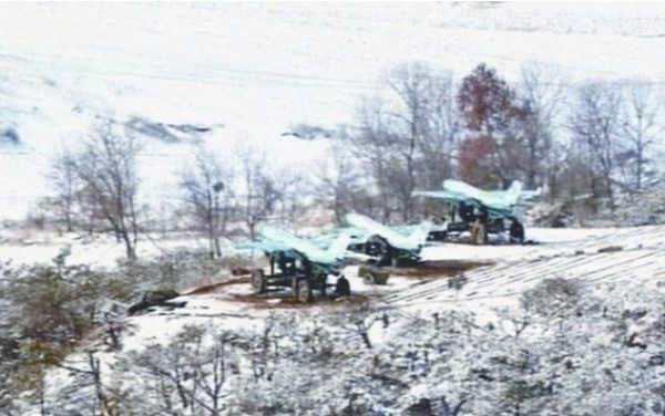 朝鮮公開(kāi)的照片顯示，在三輛牽引車輛上各自搭載了一架無(wú)人機(jī)。