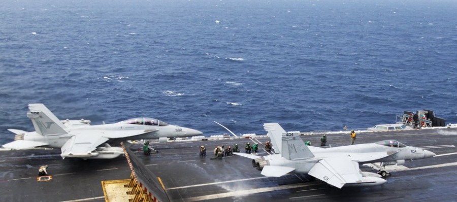 6月24日，美國(guó)和韓國(guó)在黃海海域舉行大規(guī)模海上聯(lián)合軍演。