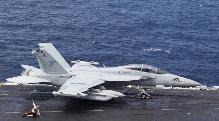 6月24日，美國(guó)和韓國(guó)在黃海海域舉行大規(guī)模海上聯(lián)合軍演。