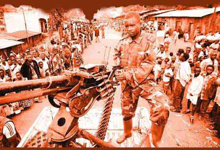 武裝組織士兵在“領(lǐng)地”巡邏。