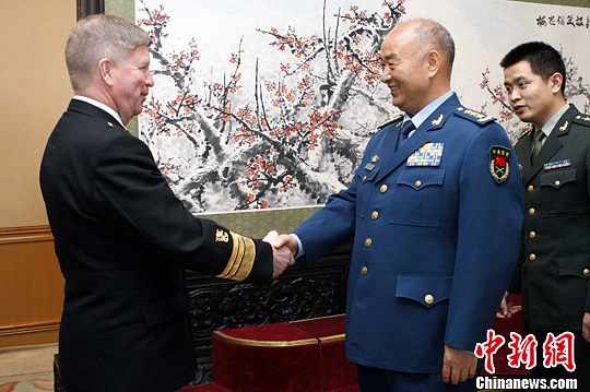 5月6日下午，中共中央軍委副主席許其亮空軍上將，在北京八一大樓會見來華進行正式友好訪問的芬蘭國防參謀長蘭尼科海軍中將一行。中新社發(fā) 宋吉河 攝