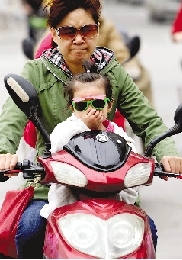 昨天清晨，文化宮路。 鄭州晚報(bào)記者 張翼飛 圖