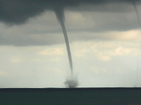 大連突現(xiàn)龍吸水奇觀(guān) 諸多游人爭(zhēng)相觀(guān)景