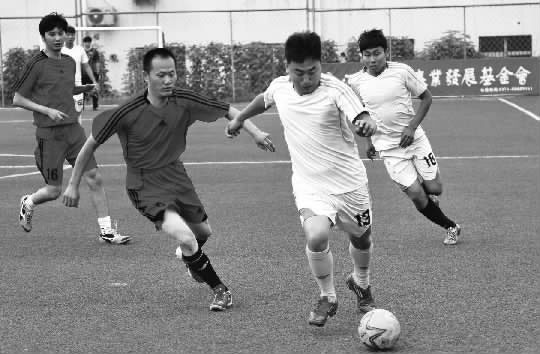 專為本屆賽事而組建的鄭州第九人民醫(yī)院隊(duì)，是該院歷史上第一支足球隊(duì)