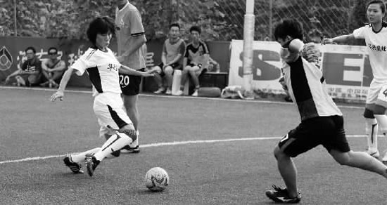 由中國女足曾經(jīng)的后防大將范運(yùn)杰領(lǐng)銜的運(yùn)之杰足球俱樂部，本場比賽可謂秀足高超腳法