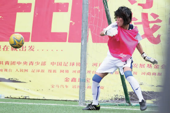 范運(yùn)杰客串門將，才止住了本方連續(xù)丟球的頹勢