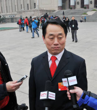 全國(guó)兩會(huì)政協(xié)委員呼吁國(guó)民理性消費(fèi)