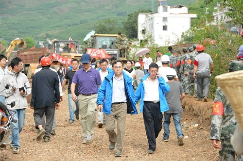 中國移動(dòng)劉愛力副總裁現(xiàn)場(chǎng)組織 抗災(zāi)保通信 中國移動(dòng)劉愛力副總裁現(xiàn)場(chǎng)組織 抗災(zāi)保通信