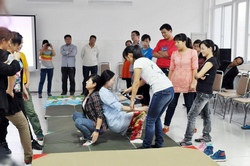 河南電臺開展學(xué)校幫扶活動