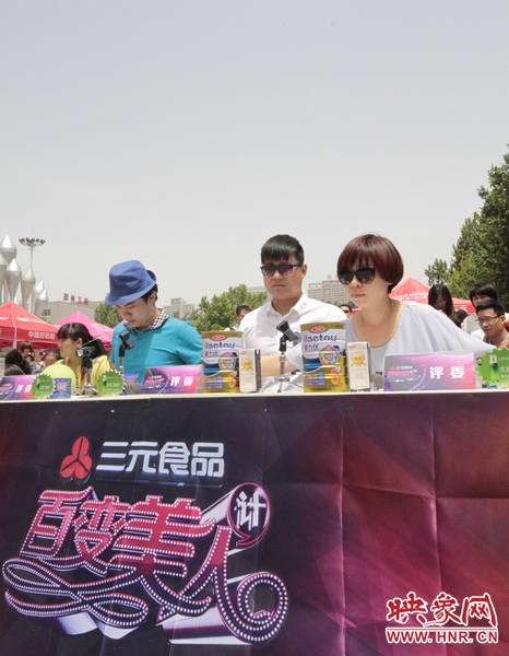 現(xiàn)場(chǎng)評(píng)委