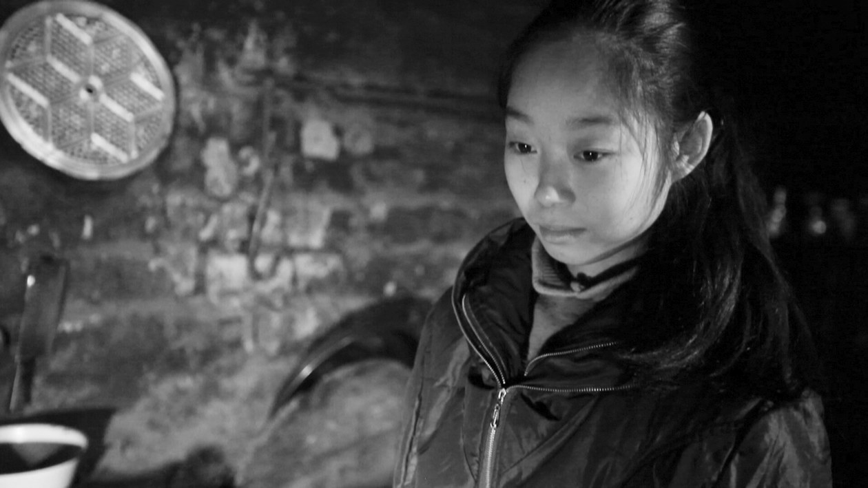 小倩倩家徒四壁，她渴望繼續(xù)讀書，改變家的現(xiàn)狀