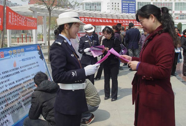 “文明交通進(jìn)社區(qū)”大型廣場活動(dòng)正式啟動(dòng)