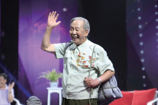 83歲，張立修打行軍包依然很迅速