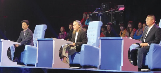 節(jié)目中，崔永元、蔡志忠、錢文忠 由左至右 三為成語先生妙語不斷