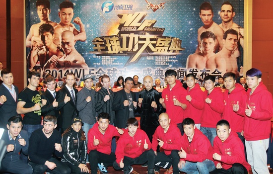 新聞發(fā)布會上，中外選手齊聚一堂。