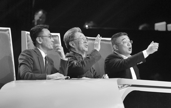 困擾著很多漢語使用者的問題，被三位先生以輕松幽默的方式提出來自嘲后，都令觀眾會(huì)心大笑。