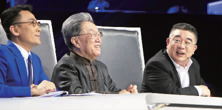 三位“成語先生”坐鎮(zhèn)節(jié)目現(xiàn)場(chǎng) 三位“成語先生”坐鎮(zhèn)節(jié)目現(xiàn)場(chǎng)