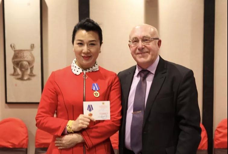 演出代表團(tuán)團(tuán)長(zhǎng)、河南豫劇院黨委書記 汪荃珍