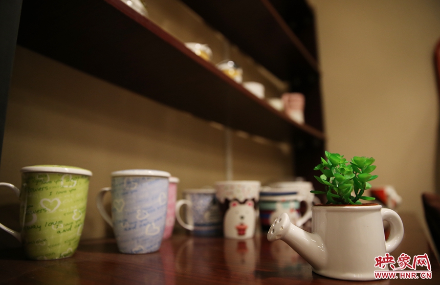 書店內(nèi)促銷用的杯子。