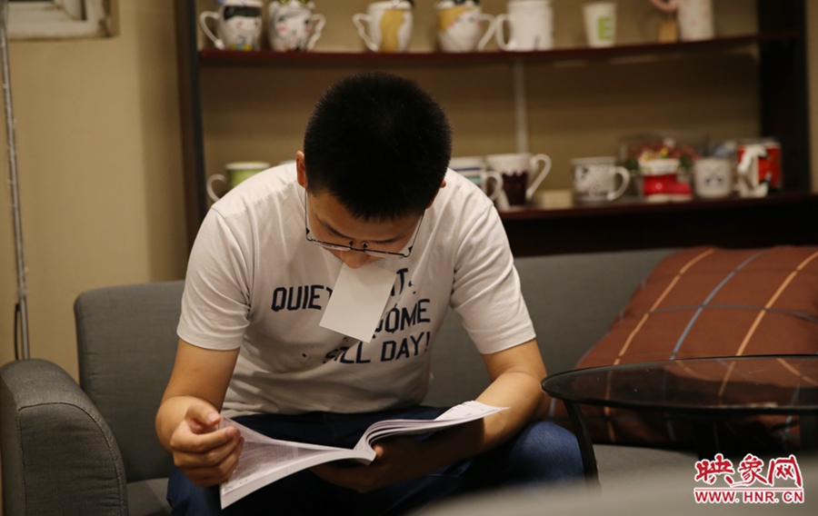 楊栗，22歲，某大學(xué)大三學(xué)生：喜歡這種看書的環(huán)境。