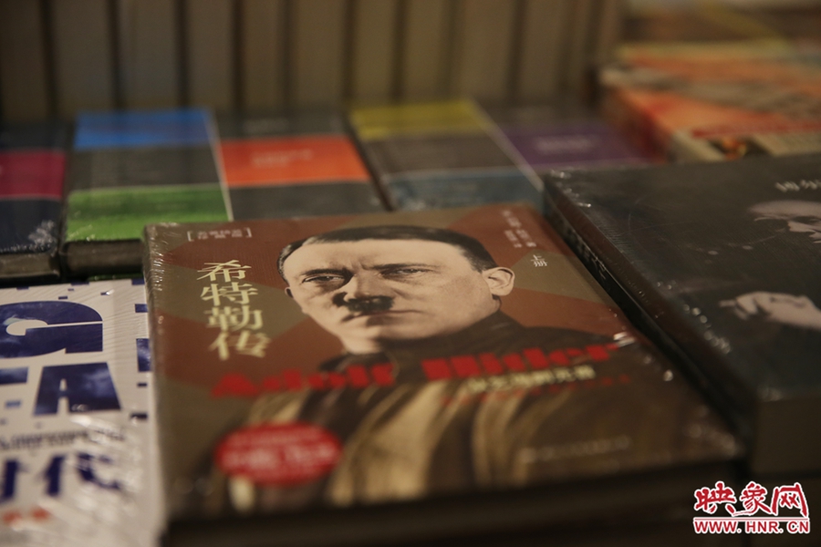 書店內(nèi)的書。